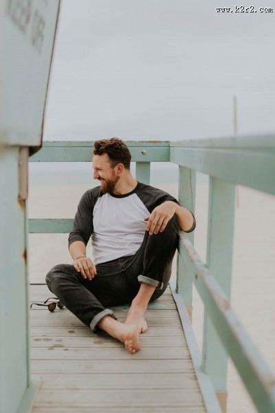 微笑的男生图片