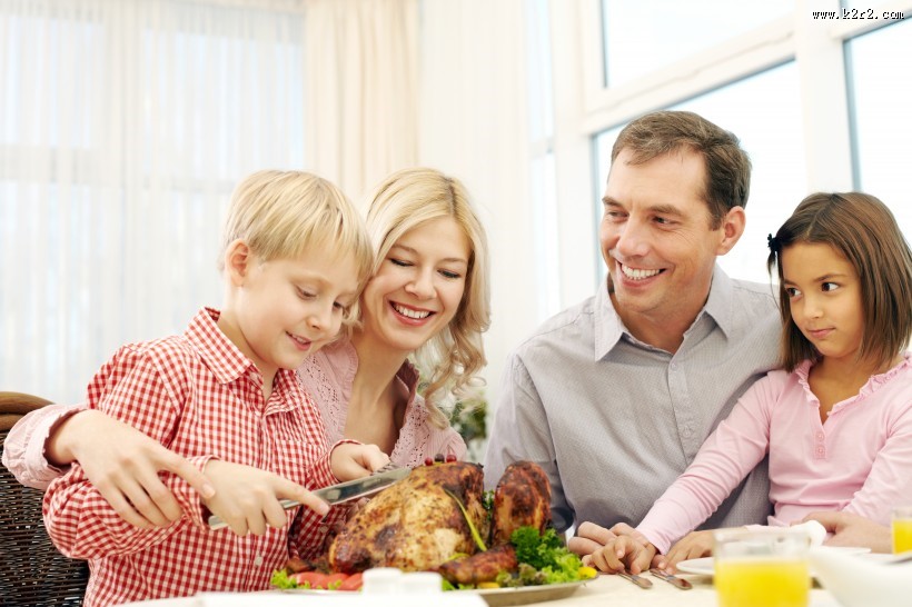 开心的一家人家庭图片