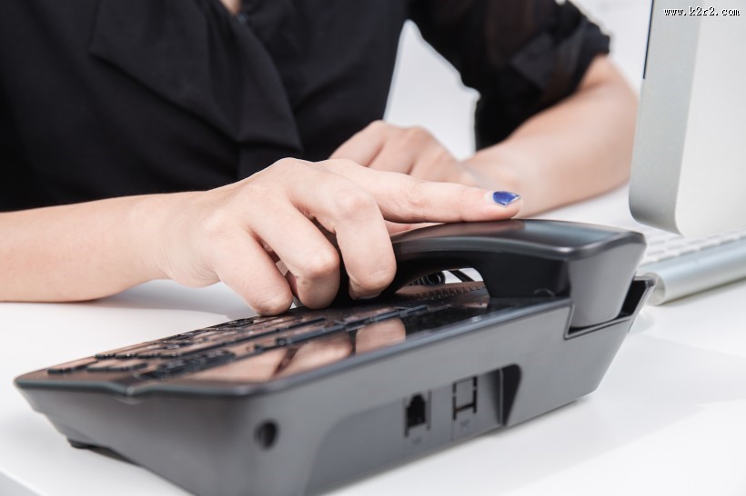 正在工作的女性客服图片