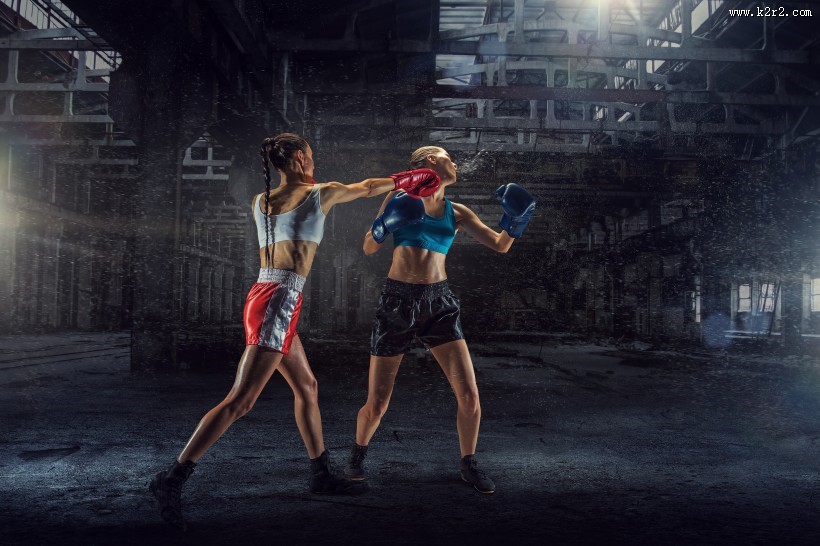 女人拳击比赛场上的图片