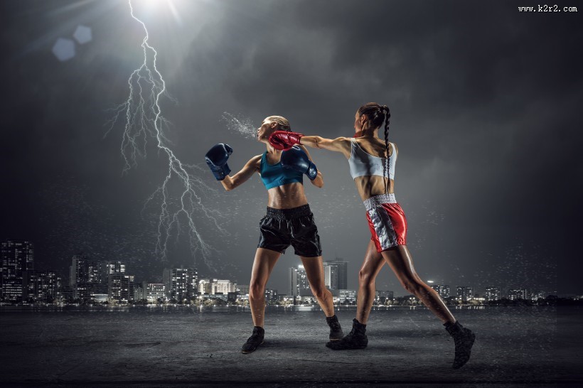 女人拳击比赛场上的图片