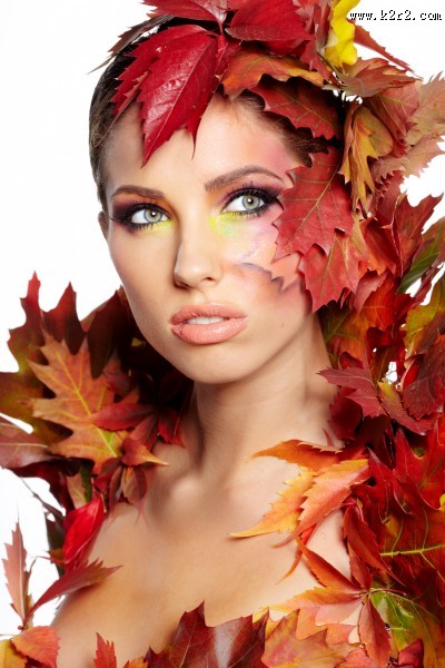 枫叶和彩妆美女图片