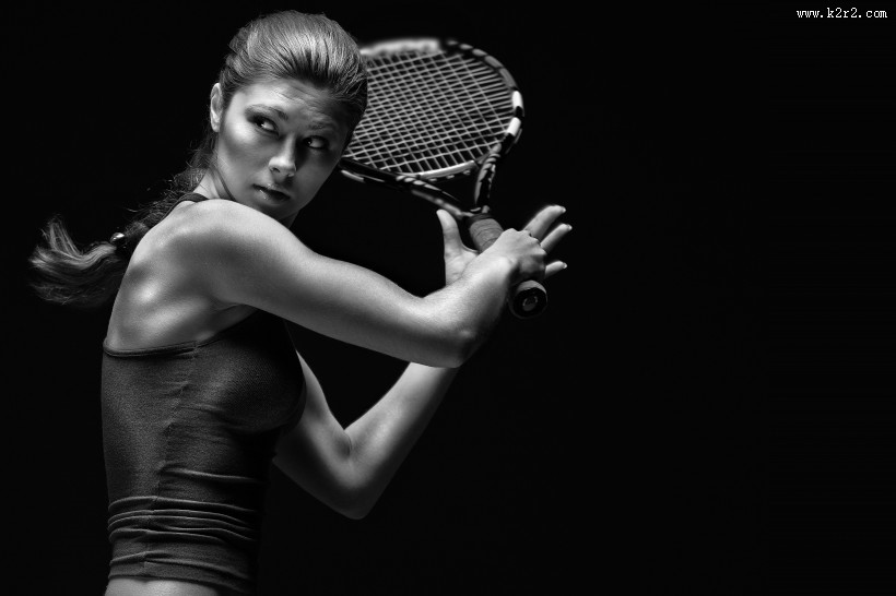 打网球的运动员图片