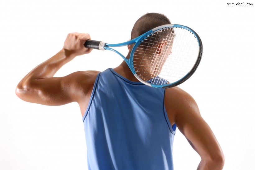 打网球的运动员图片