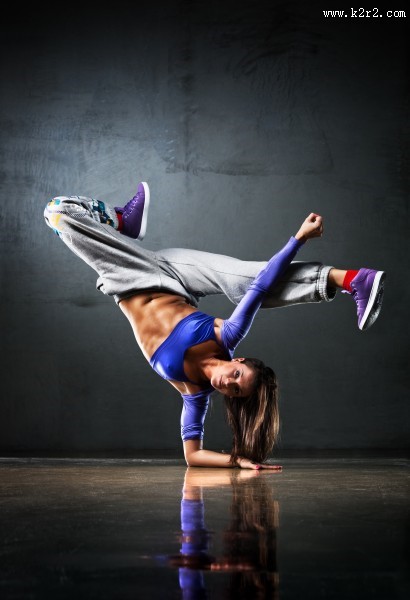 时尚青年跳动感街舞图片大全