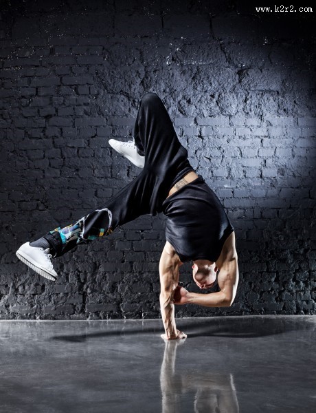 时尚青年跳动感街舞图片大全