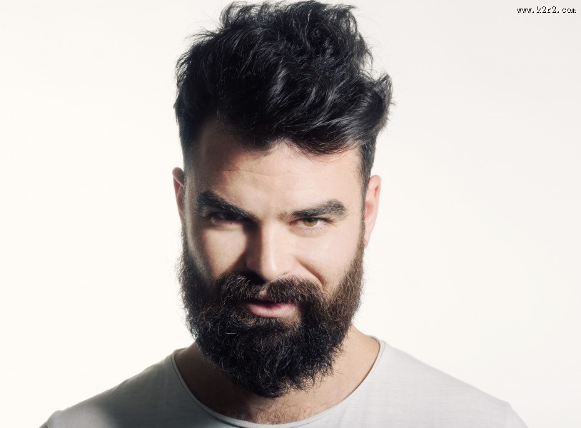 留着大胡子的男人图片