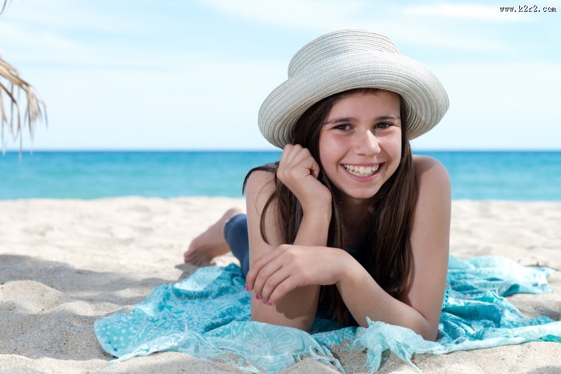 沙滩上的可爱儿童图片大全