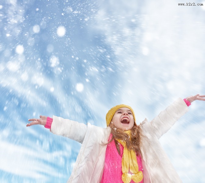 雪景下的人物拍摄图片