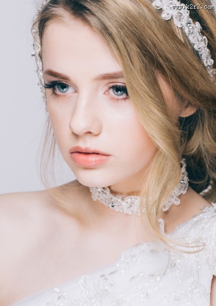 穿婚纱的新娘图片