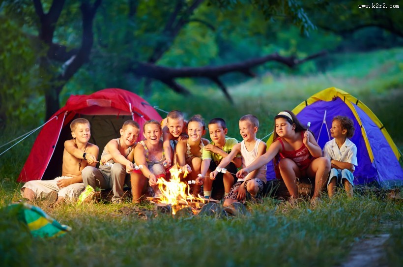 快乐儿童野营的图片