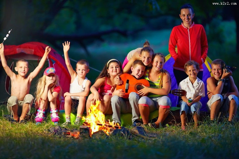 快乐儿童野营的图片