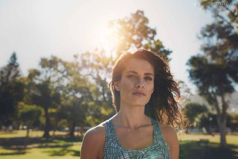 户外运动锻炼的美女图片大全