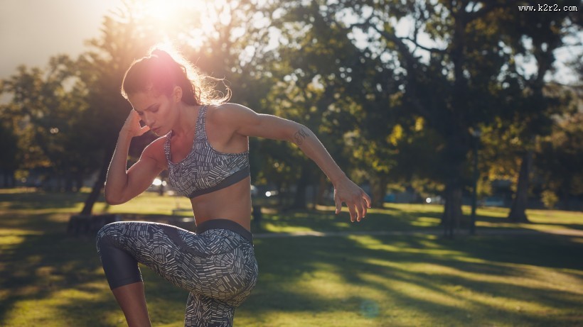 户外运动锻炼的美女图片大全