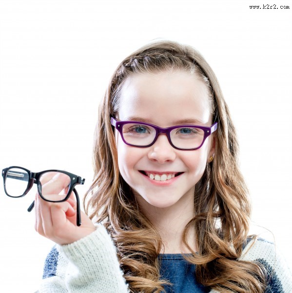 检查近视的孩子图片