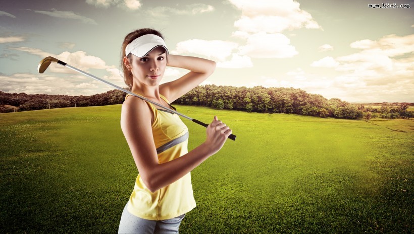 打高尔夫的美女图片