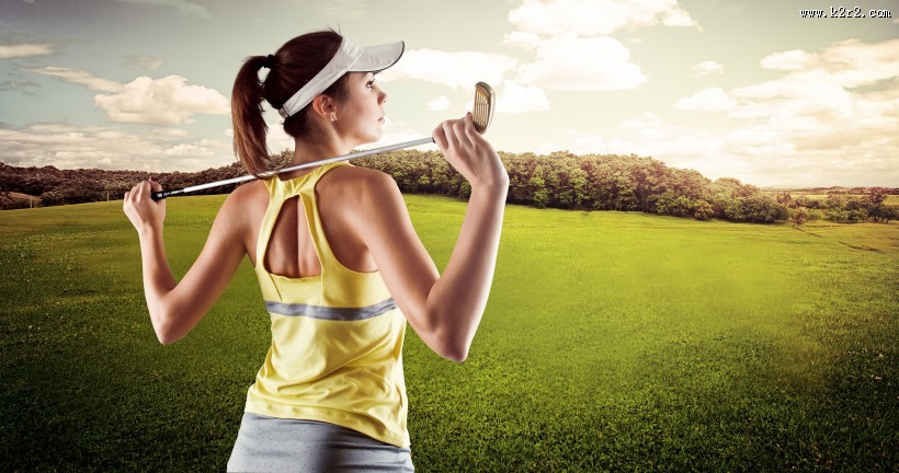 打高尔夫的美女图片