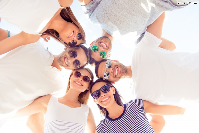 欧洲时尚青年假期户外游玩图片