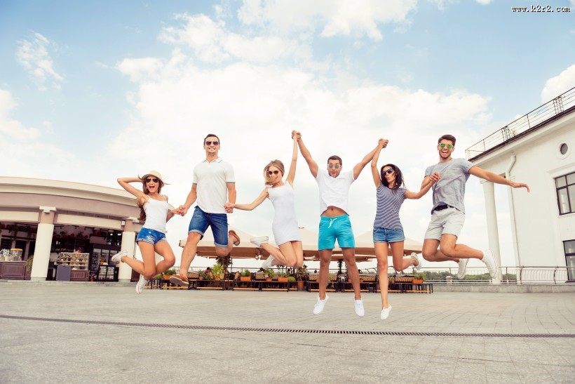 欧洲时尚青年假期户外游玩图片