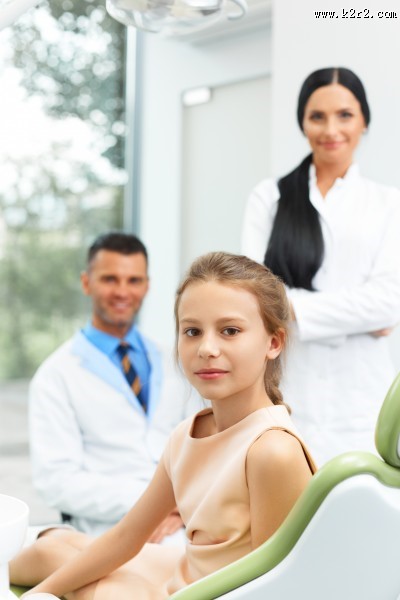 牙科医生与病人图片