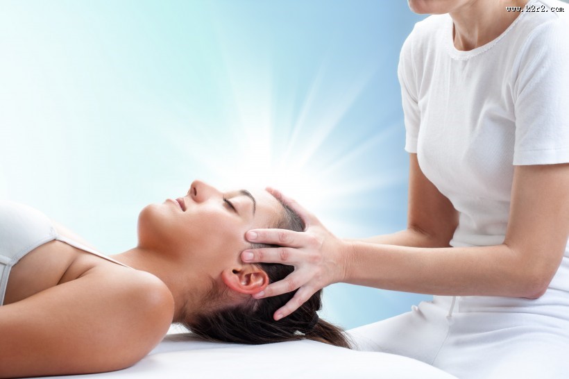美女做SPA按摩的图片