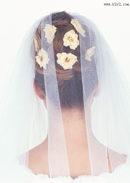 戴着头纱的新娘图片