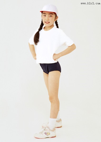 留着长头发的气质小女孩图片