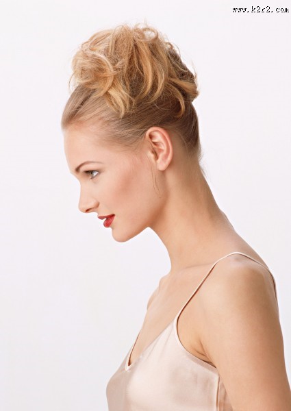 金发碧眼美女的表情和姿势图片