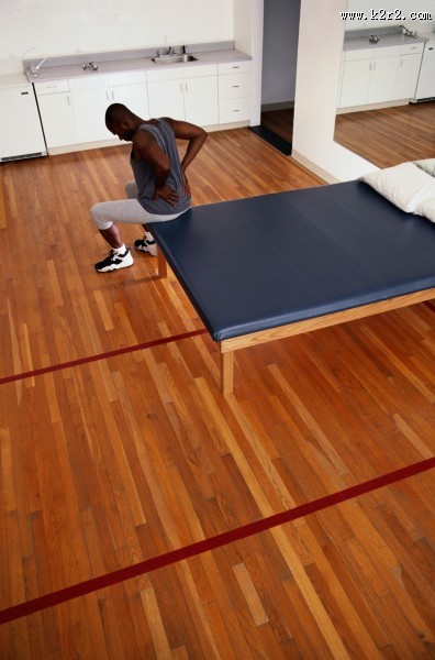 康复运动中的人们图片