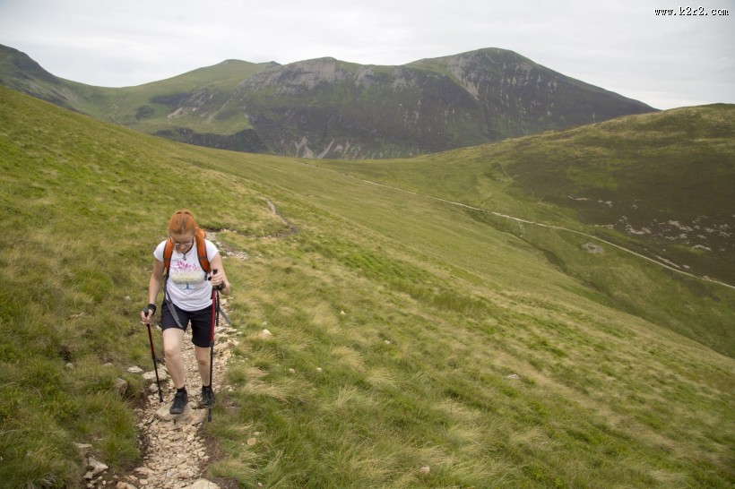 一个旅游的女人图片