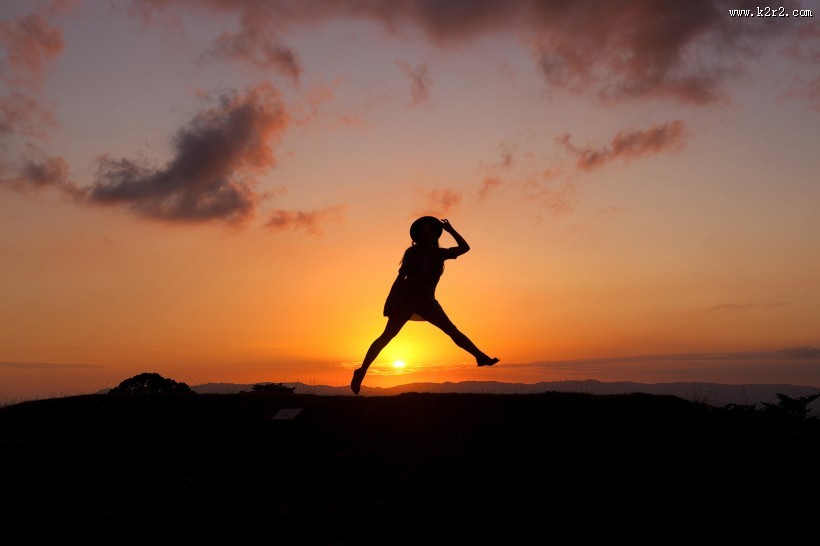 人物逆光剪影图片