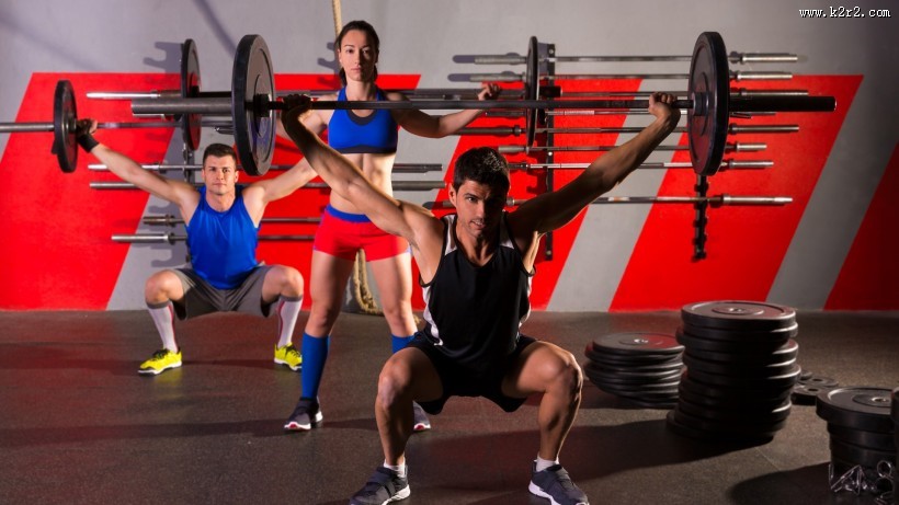 健身房健身的肌肉男图片大全