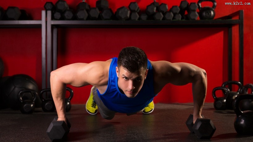 健身房健身的肌肉男图片大全