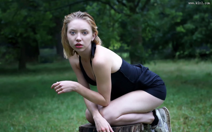 唯美的雨中美女图片