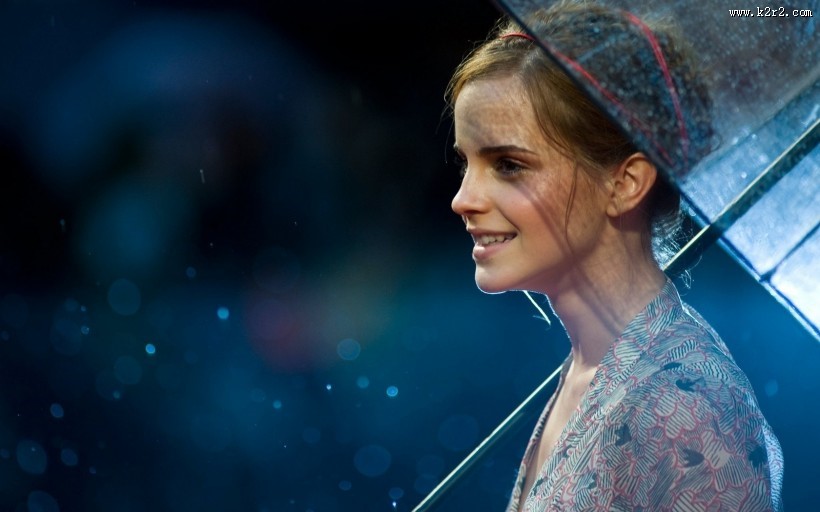 唯美的雨中美女图片