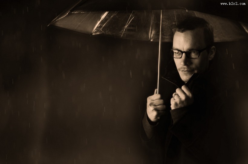 戴眼镜的人图片