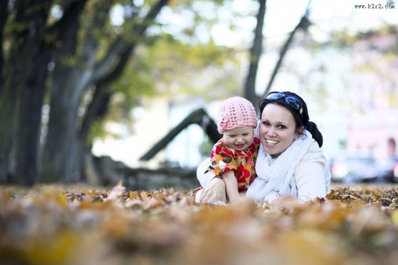 和妈妈在一起的宝宝图片