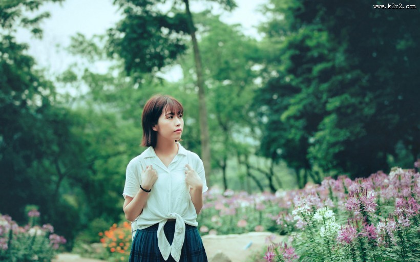 短发美女户外图片