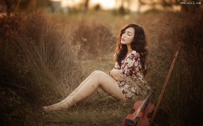拉小提琴的女孩图片大全