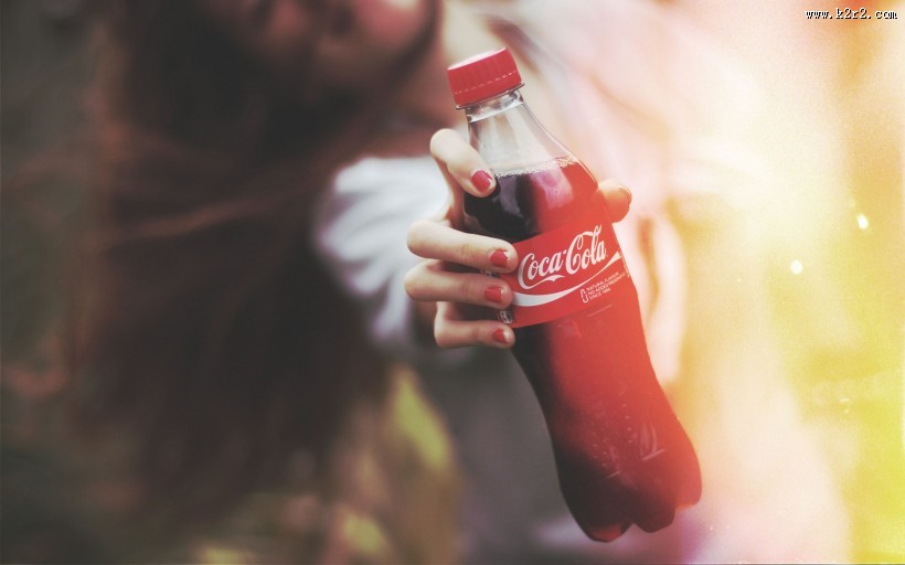 手捧着花、草莓、生日蛋糕等图片