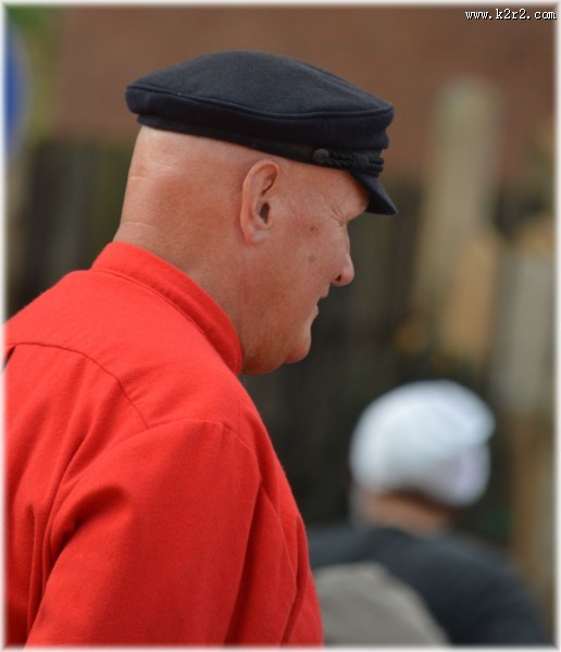 戴帽子的人物背影图片大全