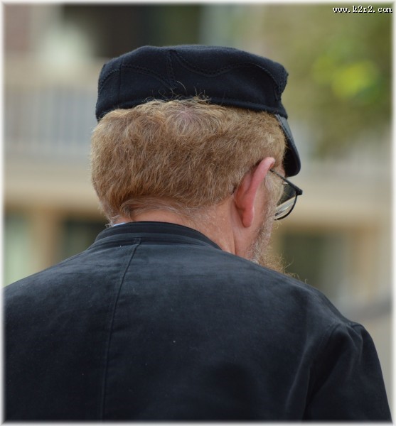 戴帽子的人物背影图片大全