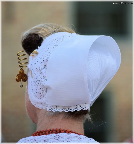 戴帽子的人物背影图片大全