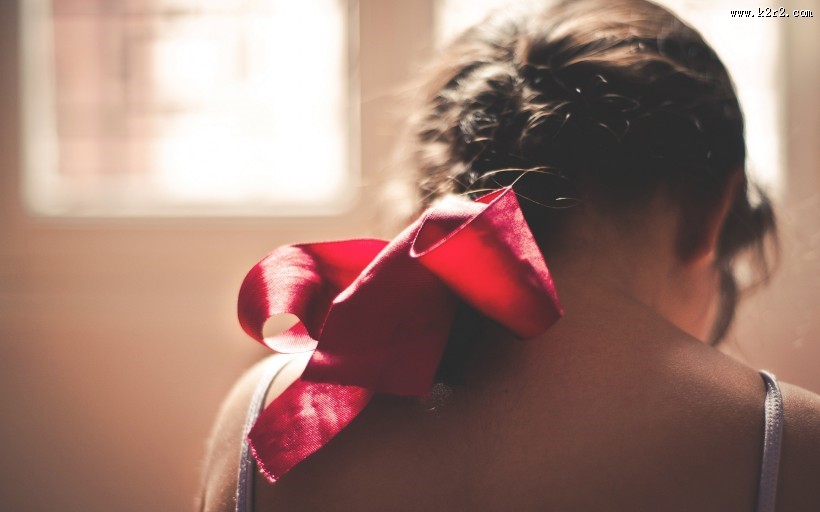 编辫子的女孩图片