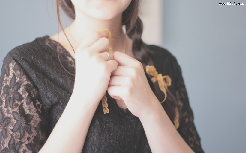 编辫子的女孩图片