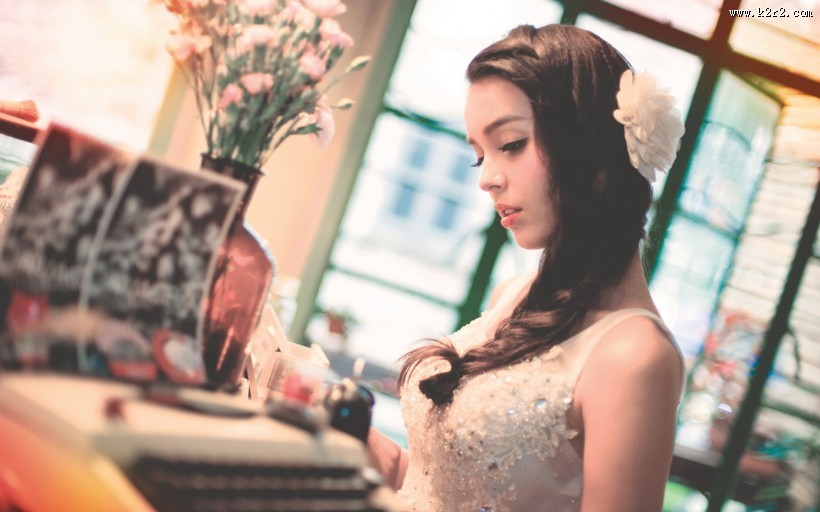 编辫子的女孩图片