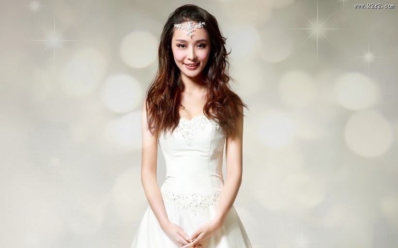 穿着婚纱的美女图片