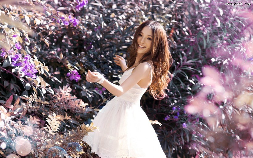 穿着婚纱的美女图片