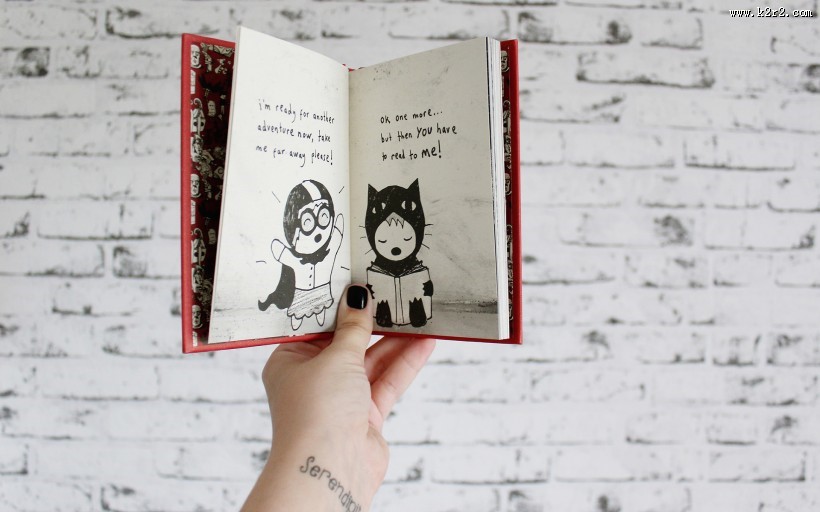 举着东西的手指图片