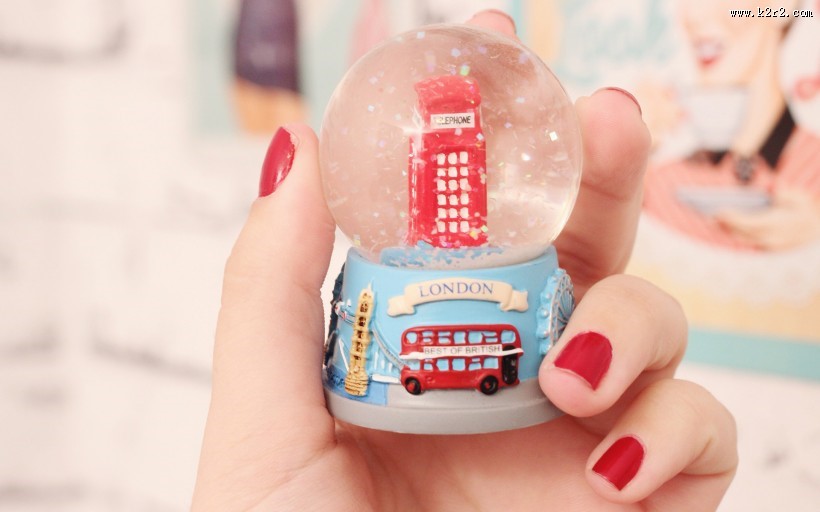 举着东西的手指图片